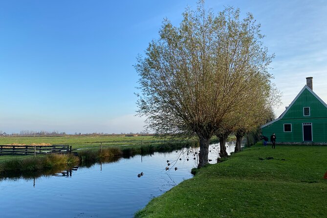 Giethoorn, Afsluitdijk, Zaanse Schans Day Tour Incl Hotel Pick Up - Who should book this day tour?