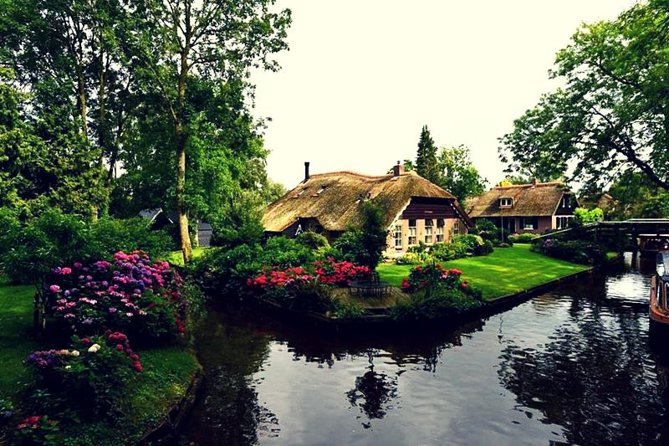 Giethoorn Day Tour from Amsterdam with Small Boat Ride - Key points before you book