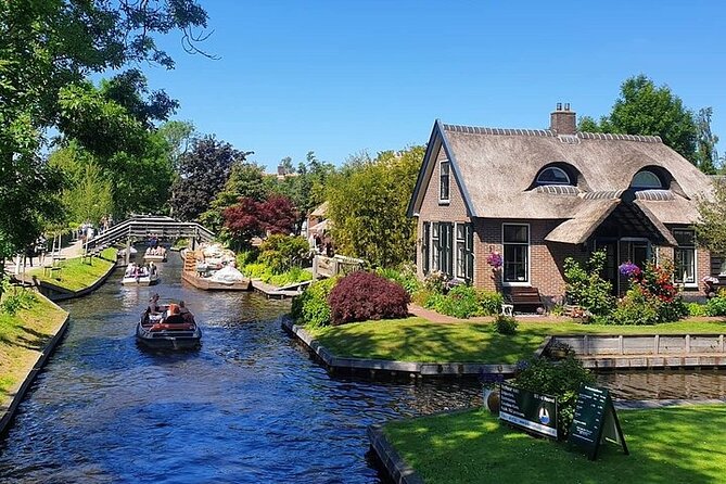 Giethoorn Day Tour from Amsterdam with Small Boat Ride - Why Giethoorn makes a worthwhile day trip