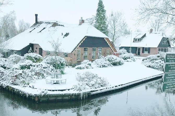Giethoorn Day Tour from Amsterdam with Small Boat Ride - Walking into the car-free village