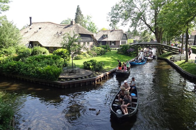 Giethoorn Day Tour from Amsterdam with Small Boat Ride - Group size, guide style, and service