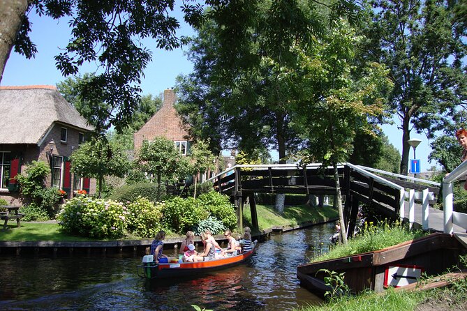 Giethoorn Day Trip from Amsterdam With Cruise and Cheeseplatter - Adding the Amsterdam canal cruise