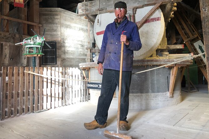 Giethoorn, Private Boat Tour & Zaanse Schans Windmills - Zaanse Schans and the working windmill