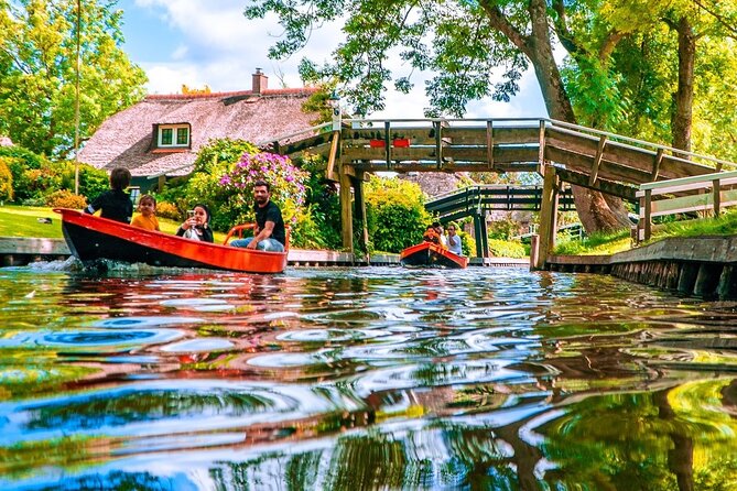 Giethoorn Private Tour & Boat Trip - Walking, lunch, and small-town details