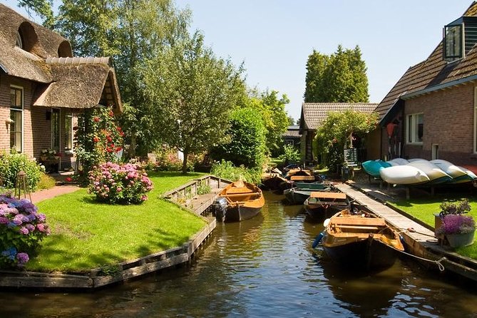 Giethoorn Private Tour & Boat Trip - Is $348.41 per person a fair price?