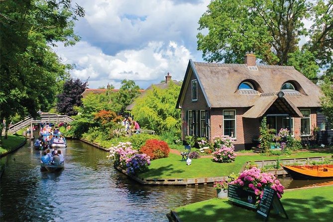 Giethoorn Private Tour Guide Giethoorn in luxury Jaguar S Type - Food, weather, and small comforts
