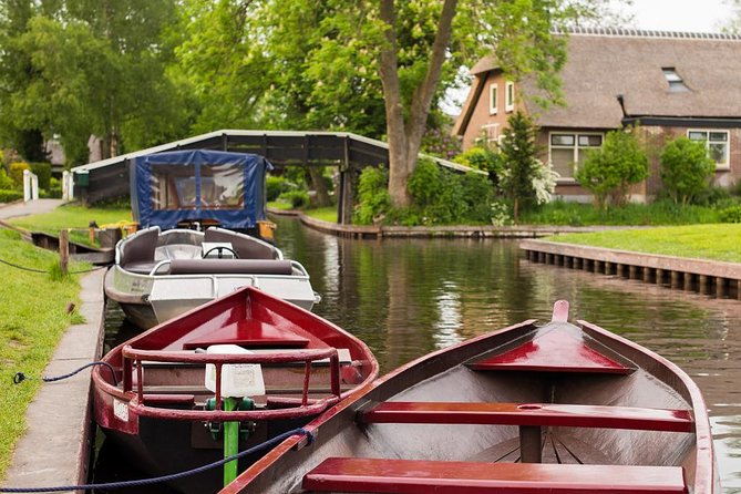 Giethoorn Private Tour Guide Giethoorn in luxury Jaguar S Type - Practical advice before you book