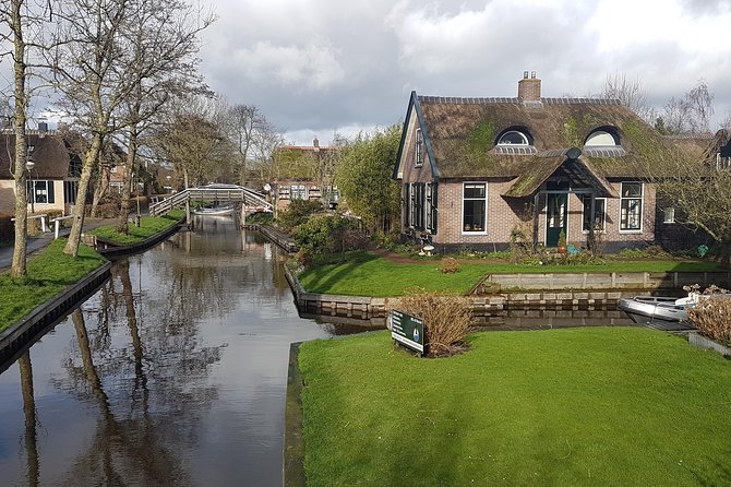 Giethoorn Small-Group Tour from Amsterdam (Max. 8 People) - Small group advantages and guide style