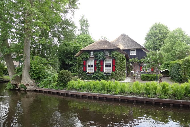 Giethoorn, Zaandam & Zaanse Schans Day Tour w/ Small Boat Ride - The long road across the Dutch countryside