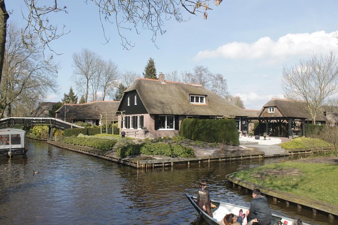 Giethoorn, Zaandam & Zaanse Schans Day Tour w/ Small Boat Ride - Giethoorn by small electric boat