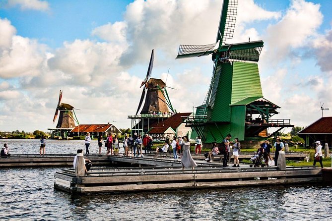 Giethoorn, Zaanse Schans Windmills Guided Day Trip from Amsterdam - Free time in Giethoorn after the cruise