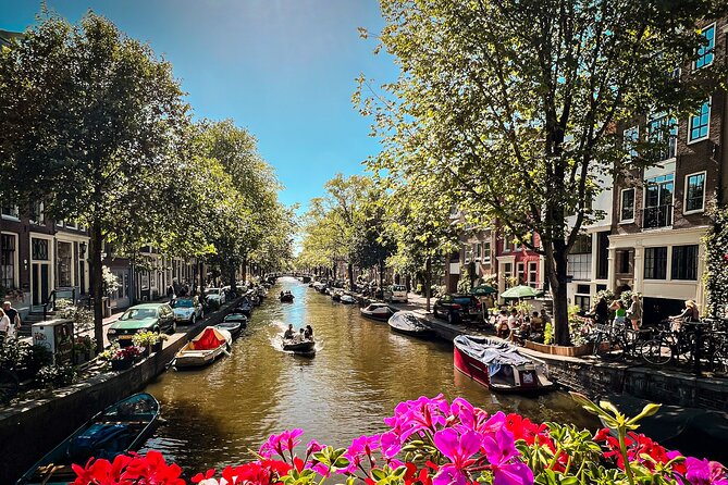 Humans of Amsterdam: Cultural Walking Tour incl. meeting 2 locals - Apple pie and gezelligheid at Cafe Papeneiland