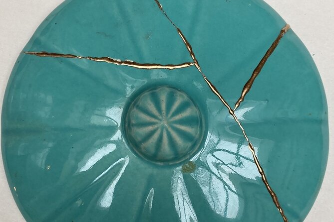 Kintsugi Workshop "The art of Imperfection" - Breaking a plate as a fresh start