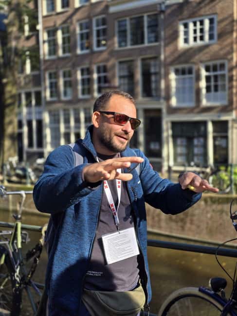 Liberal Amsterdam: Small-Group Walking Tour & Anne Frank VR - Coffee, a Dutch sweet, and Anne Frank in VR