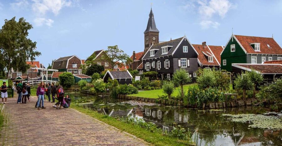 Marken, Volendam and Edam: Private Full-Day Tour - Crossing the IJsselmeer to Volendam