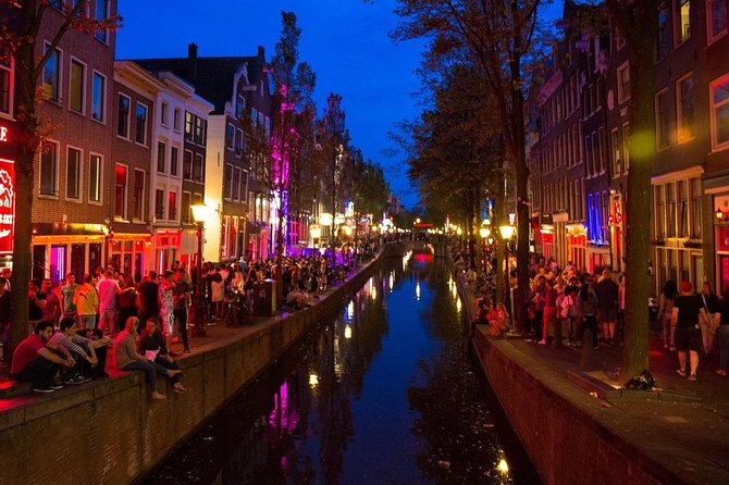 MUST DO: Amsterdam's Red Light District tour with a local - The smallest house and Amsterdam’s tight spaces