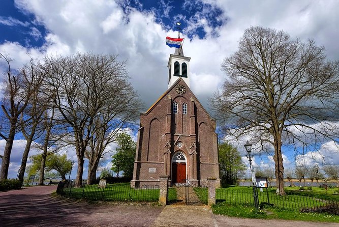 Off the Beaten Paths Dutch Landscape Private Tour 1/2 day Jaguar - Volendam and Marken in short visits