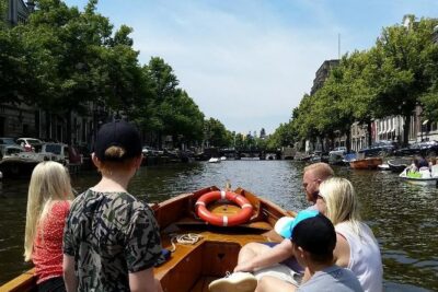 Open Dutch Boat! Silent electric drive. Nice cosy boat ride…