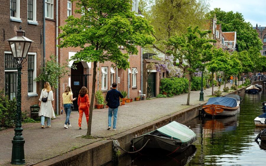 Outside Escape Amsterdam with your friend(s) and have fun! - Should you book the Rembrandt Robbery?