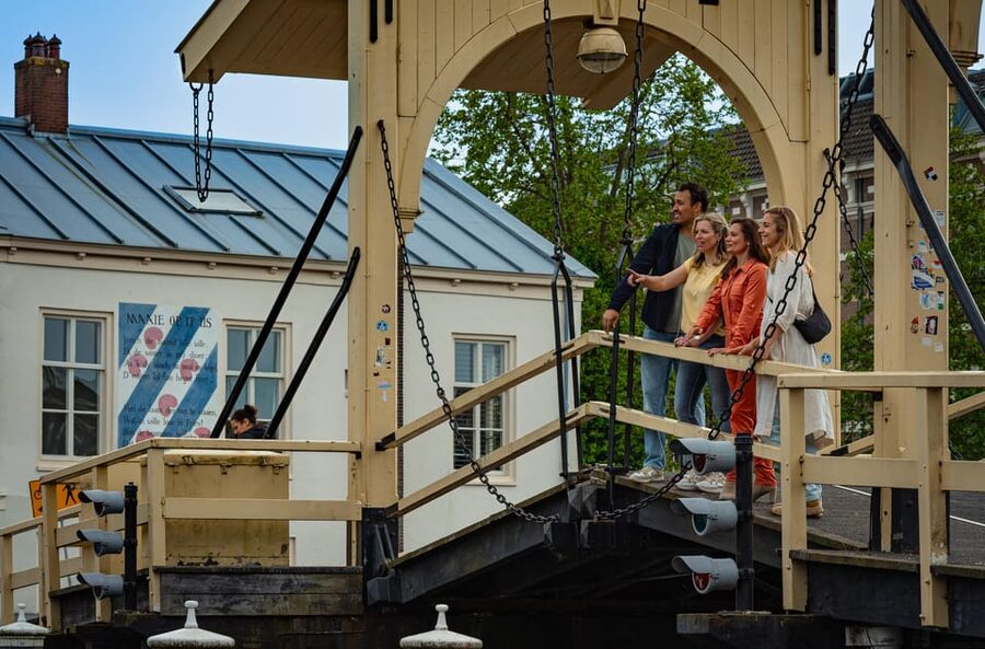 Outside Escape Amsterdam with your friend(s) and have fun! - Famous sights and less familiar corners