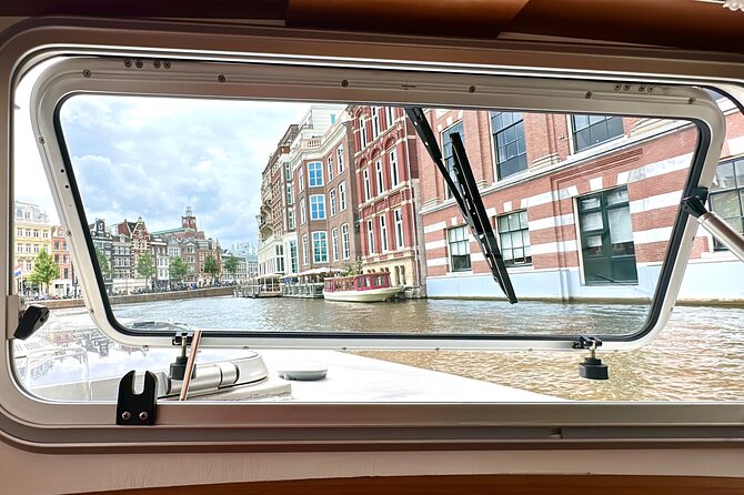 Private All-Inclusive Cruise with Captain - Meeting Captain Jack, your Amsterdam guide