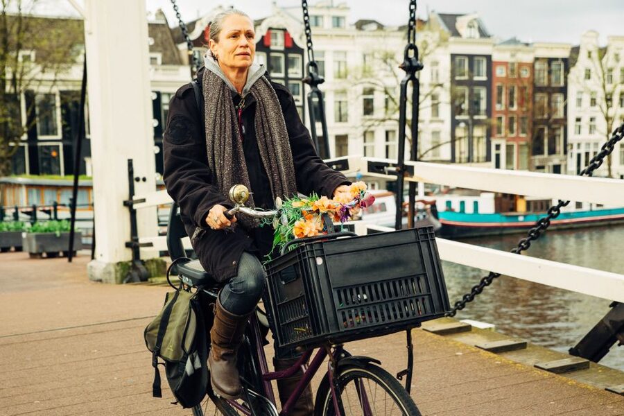 Private Amsterdam Bike Tour with a Local - Quiet courtyards and the Homomonument