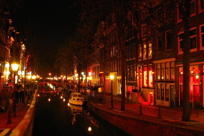 Private Amsterdam Red Light District tour with food tastings - Meeting the guide near Amsterdam Central Station