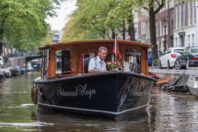 Private boat tour on a electric saloon boat - Prinsengracht and Westerkerk from canal level