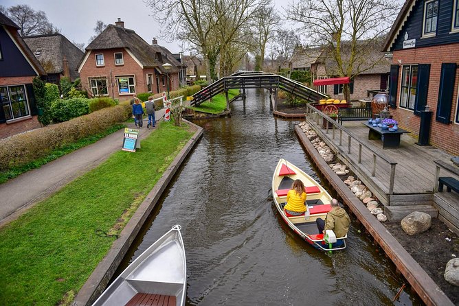 Private Daytrip Giethoorn and Windmills of Zaanse Schans from Amsterdam - Should you book it?