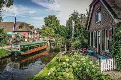 Private Giethoorn & Zaanse Schans Windmills Sightseeing Tour from Amsterdam