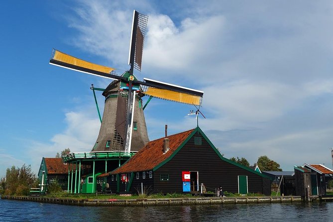 Private Giethoorn & Zaanse Schans Windmills Sightseeing Tour from Amsterdam - Clogs, cheese, and the commercial side of Dutch tradition
