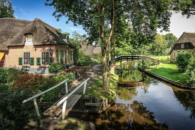 Private Giethoorn & Zaanse Schans Windmills Sightseeing Tour from Amsterdam - Giethoorn by canal boat
