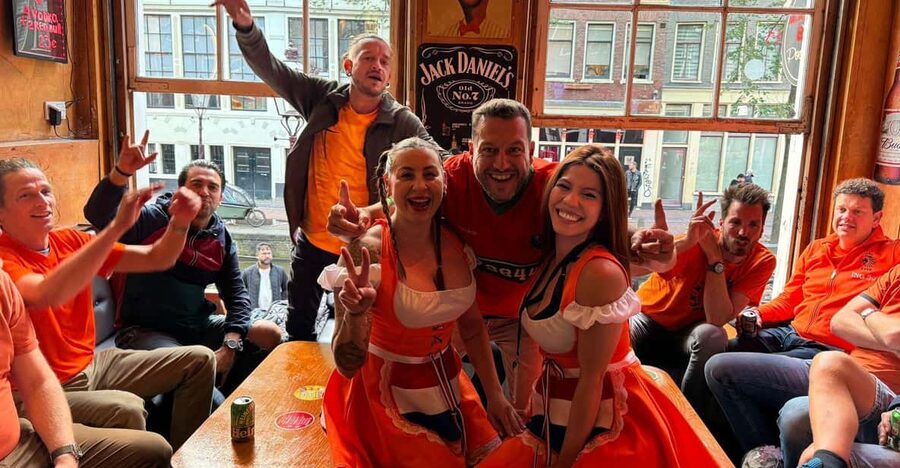 Private Red Light Tour City Center with Beer Maid Guide - Walking through Amsterdam’s Red Light District