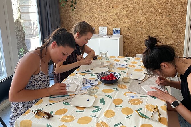 Private Souvenir Creation in Dutch Delft Blue from Netherlands - What happens during the 90-minute workshop