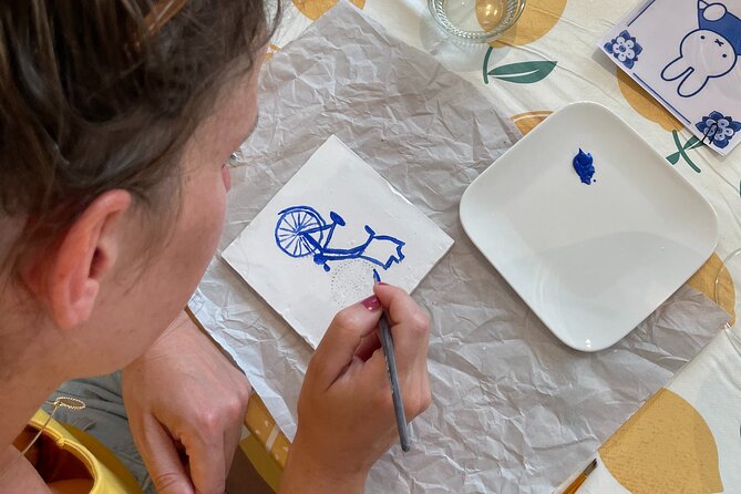Private Souvenir Creation in Dutch Delft Blue from Netherlands - Who will enjoy this Amsterdam activity most