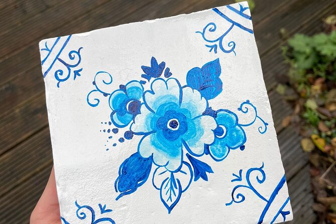 Private Souvenir Creation in Dutch Delft Blue from Netherlands - The private format and what it means for you