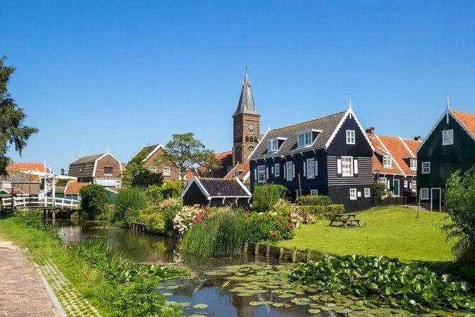 Private Tour to Giethoorn with boat and Zaanse Schans windmills - The road to Giethoorn with a private guide