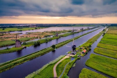 Private tour to Kinderdijk windmills and Delft from Amsterdam