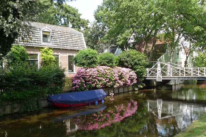 Private Tour Zaanse Schans Windmills and Volendam in Jaguar - Who will get the most from this day