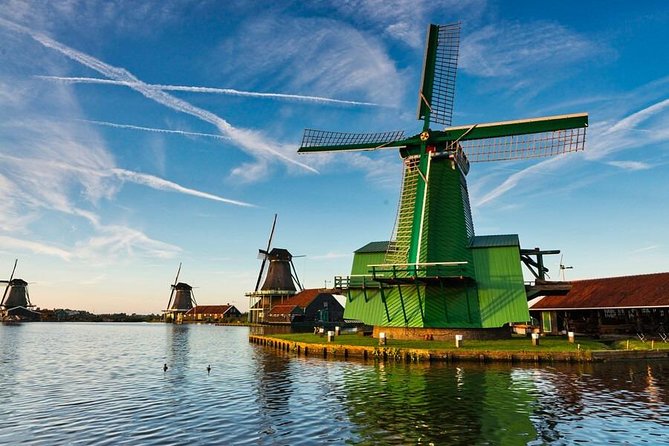 Private Zaanse Schans & Volendam Tour: Windmills, Cheese & Clogs - Volendam, a fishing village with time to wander