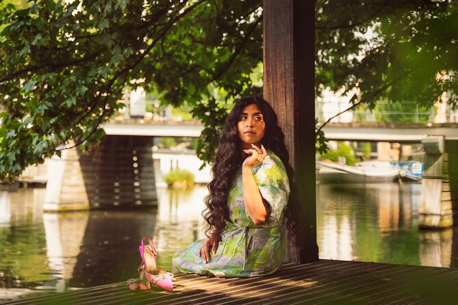 Professional Amsterdam Photo Shoot - How David Helps You Look Natural