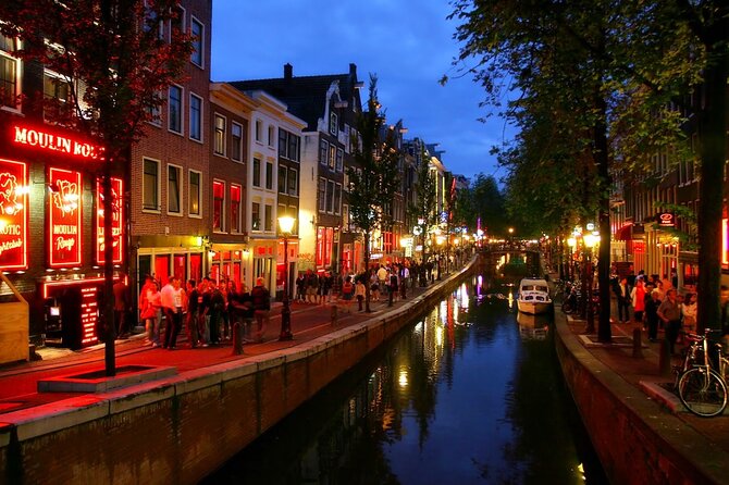 Red Light District Primetime Private Tour for 18+ Only - What the private format is worth