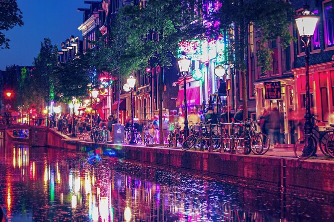 Red Light District Primetime Private Tour for 18+ Only - The guide makes a difference