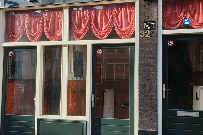Red Light District Tour by Locals, Small Group (approx 4) - The unusual bar and the famous one-product shop