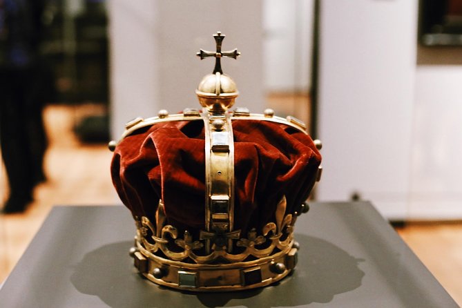 Rijksmuseum Amsterdam Exclusive Guided Tour w/ Reserved Entry - A tour built around explanation, not speed