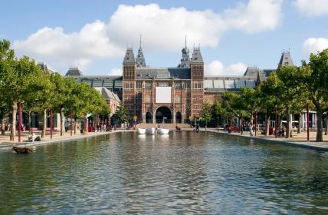 Rijksmuseum Amsterdam Small-Group Tour with Private Upgrade - The guide makes or breaks the visit