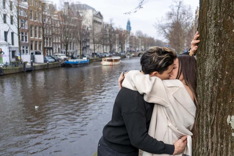 Romantic Photoshoot Experience for Couples in Amsterdam - Why the 9 Straatjes works so well for portraits