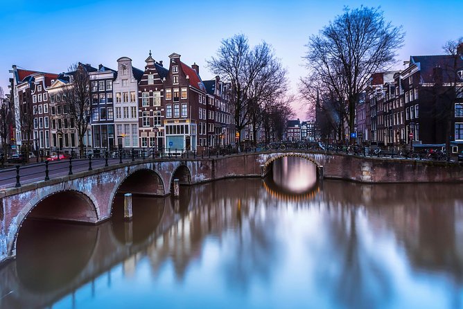 Schiphol Amsterdam Airport Private Arrival Transfer - Finding your chauffeur in the arrival hall