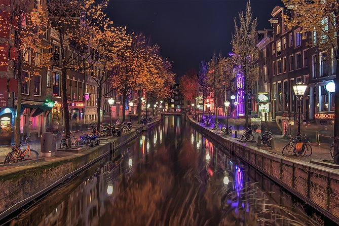 Self-Guided Audio Tour of The Red Light District - Canals, bridges, and the city’s visual character