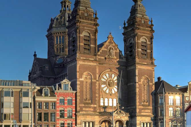 Self-Guided Audio Tour of The Red Light District - A hidden church inside a 17th-century house